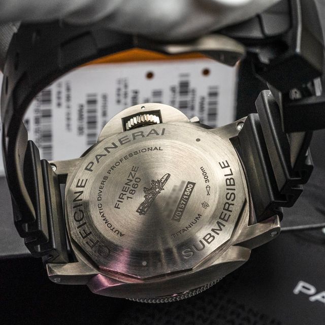 Panerai Submersible PAM01305 Image 4